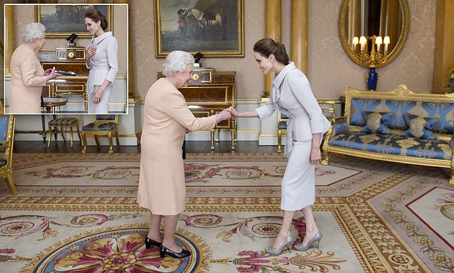 Angelina Jolie Diterima Ratu Elizabeth II di Istana Buckingham